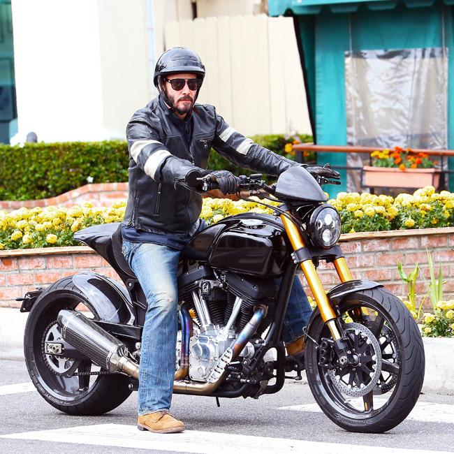 Keanu Reeves 'prudent' on his bike - Its The Vibe